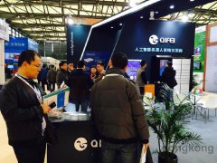 祈飛智能快遞柜和生鮮柜閃亮自動售貨機(jī)展
