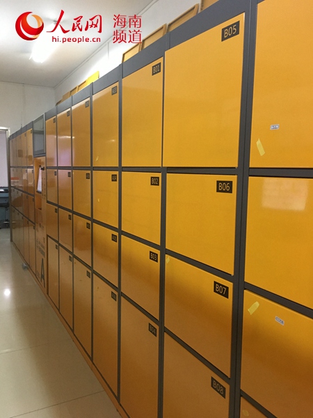 自助行李寄存柜臺